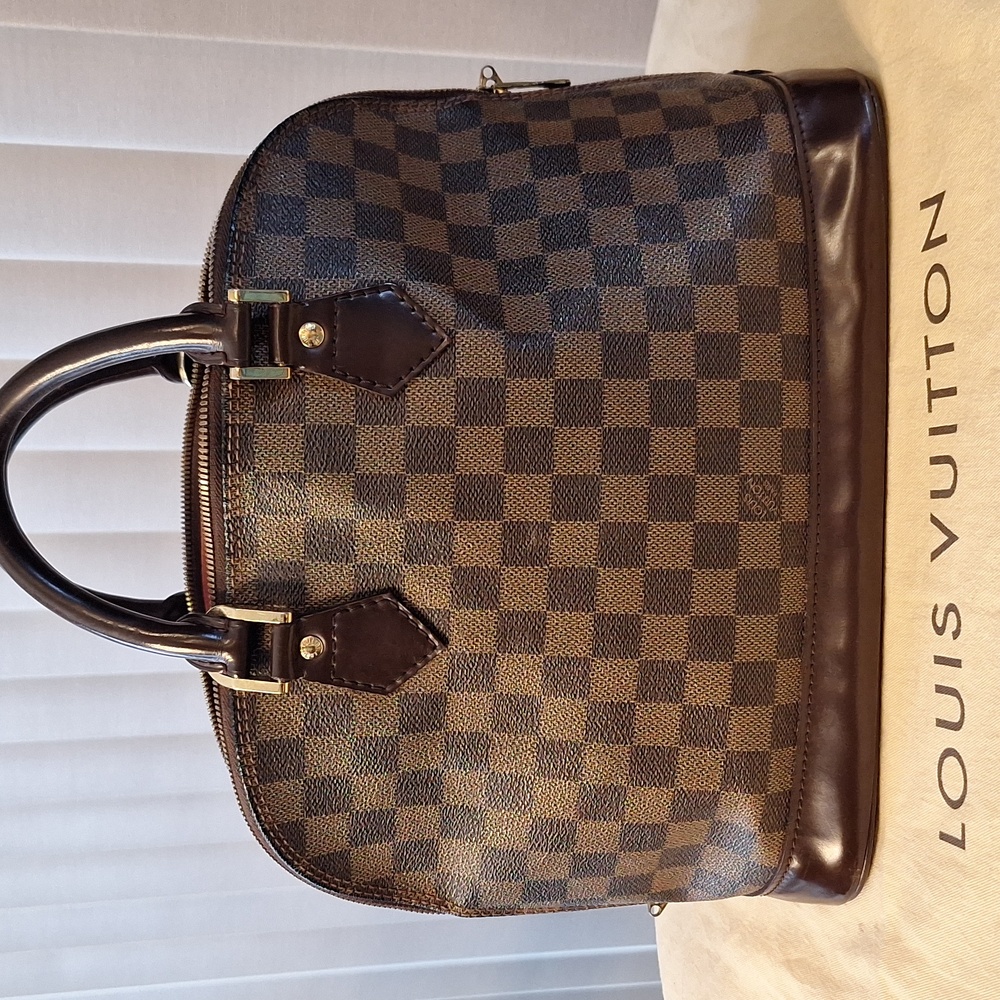 Louis Vuitton Alma - Picture 16 of 16